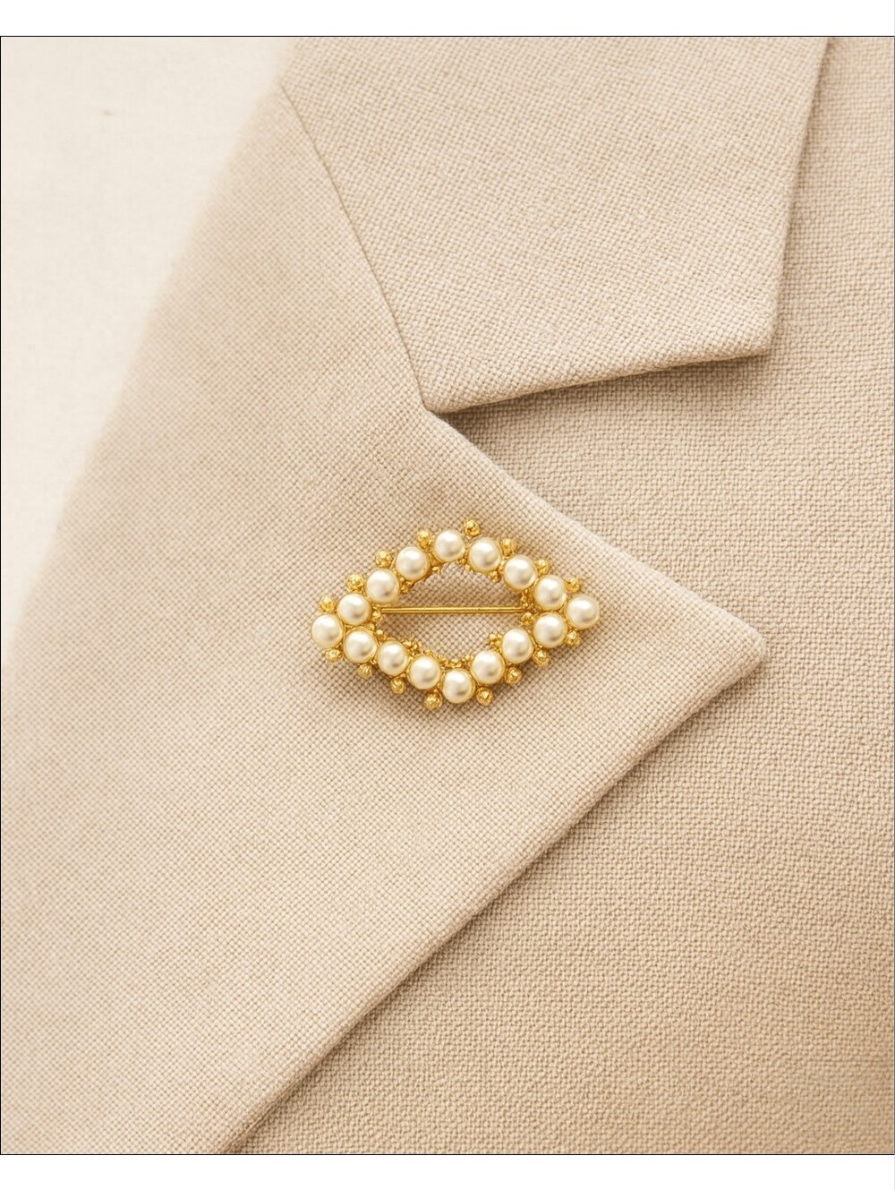 Vintage Faux Pearl Oval Brooch Gold Tone Classic Pin